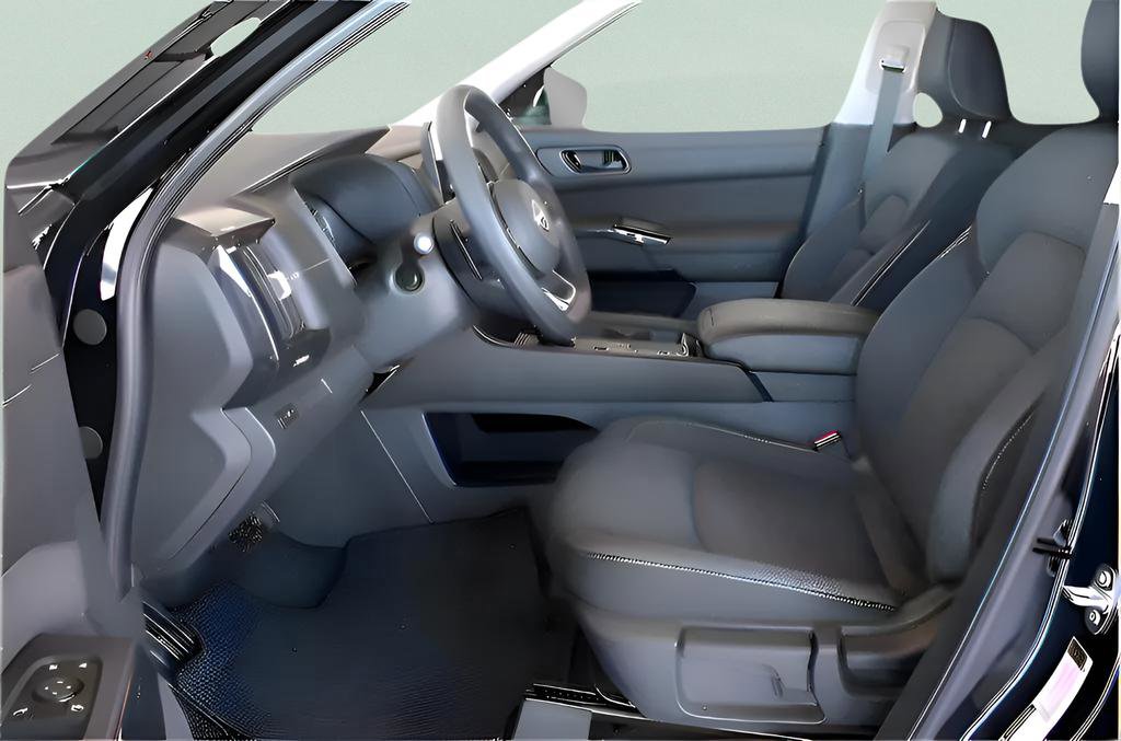 Used 2025 Nissan Pathfinder S image 9