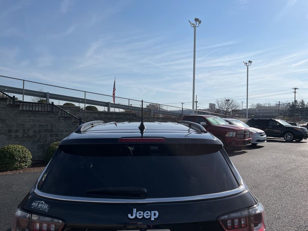 Used 2024 Jeep Compass Latitude image 8