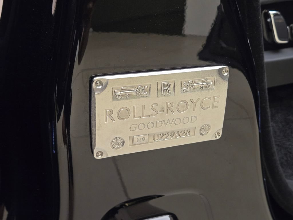 Certified 2025 Rolls-Royce Cullinan Black Badge AWD/4WD image 27