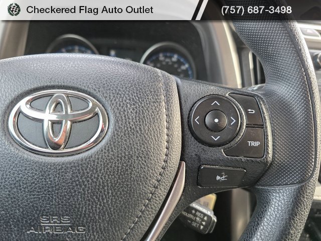 Used 2018 Toyota RAV4 LE image 14