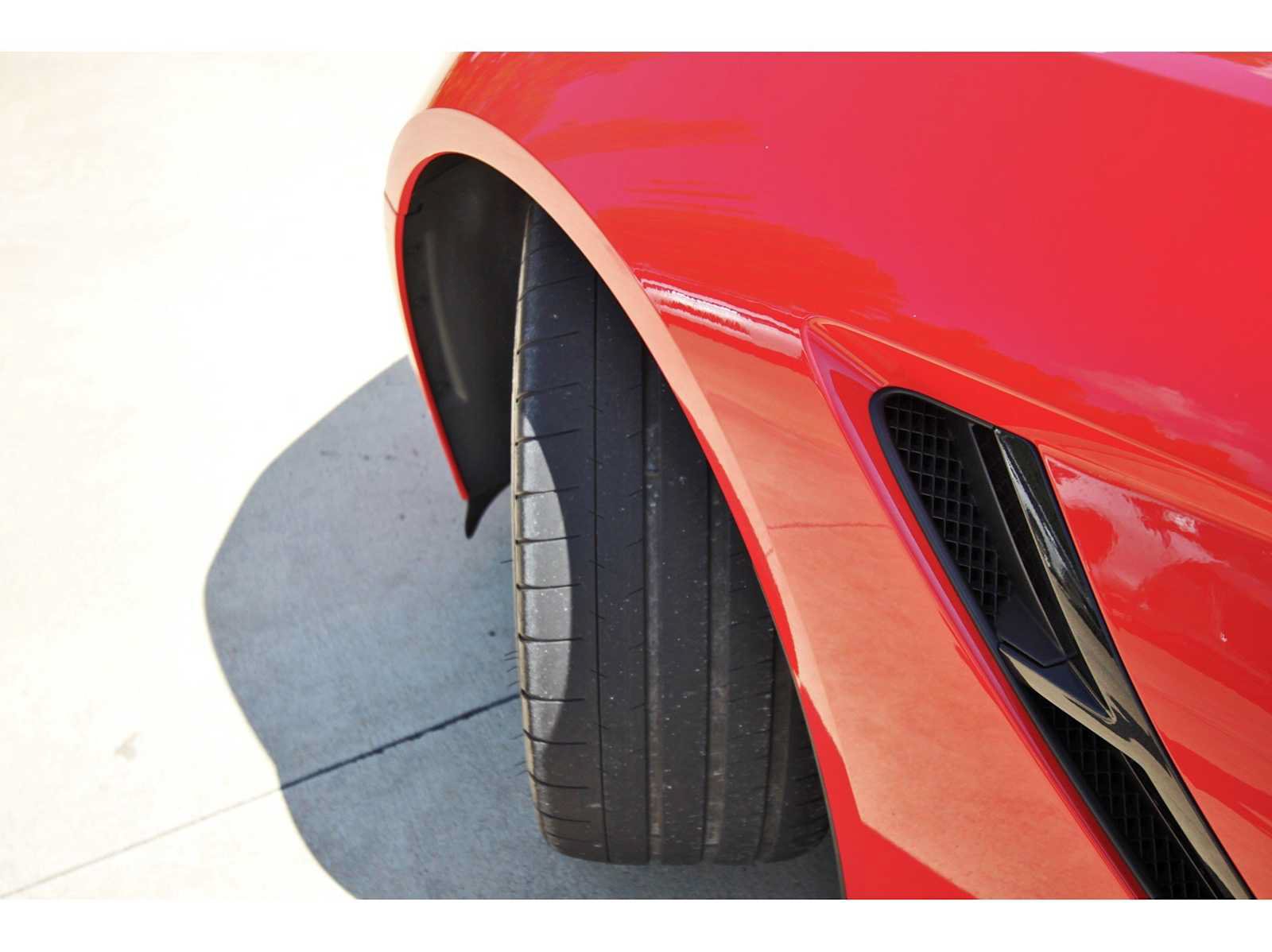 Used 2019 Chevrolet Corvette Stingray Coupe w/ Carbon Flash Badge Package RWD image 25
