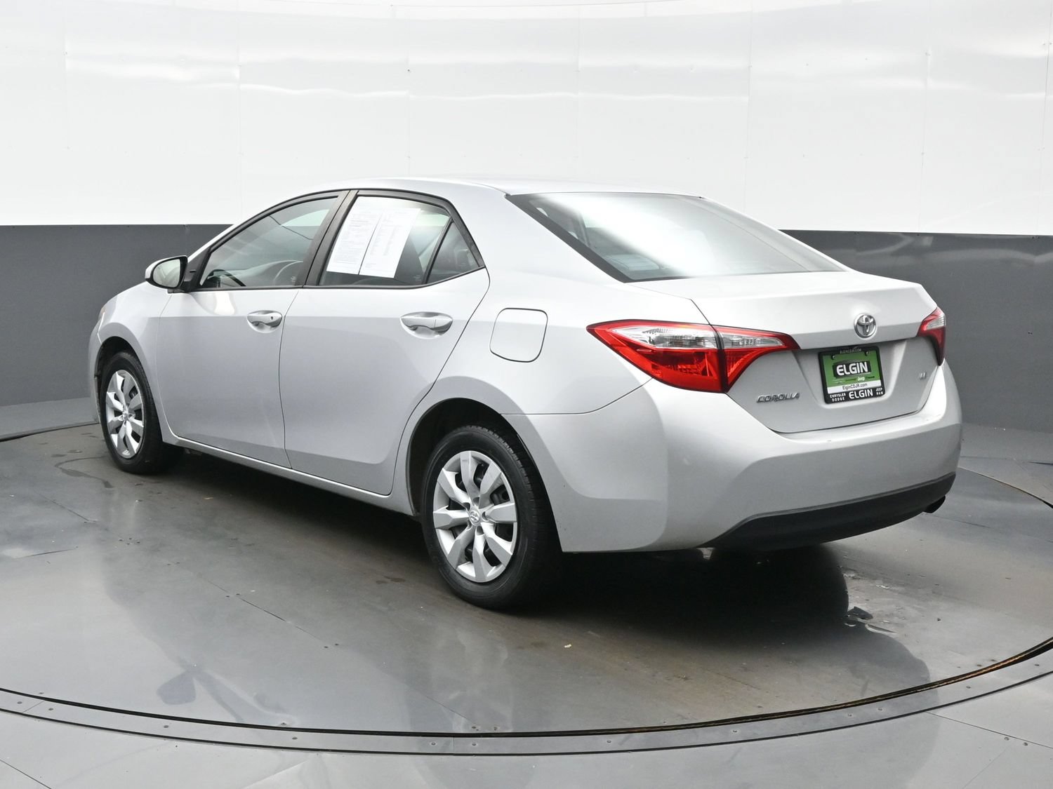 Used 2016 Toyota Corolla LE FWD image 5