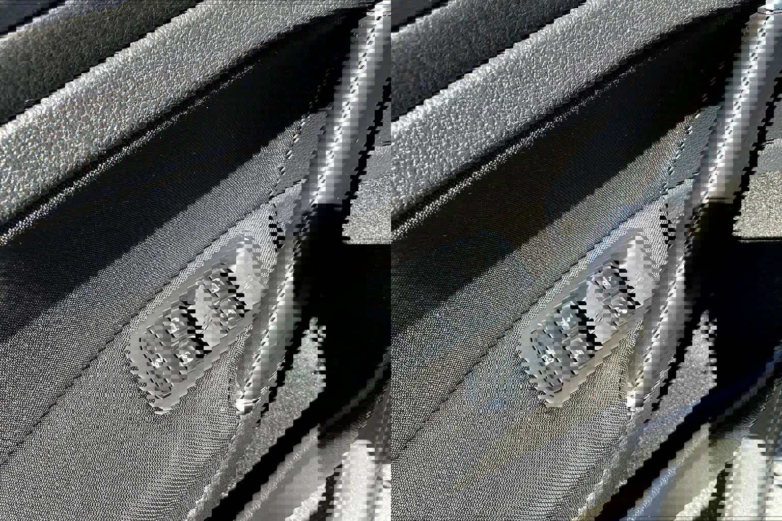 Used 2019 Volkswagen Golf S image 36