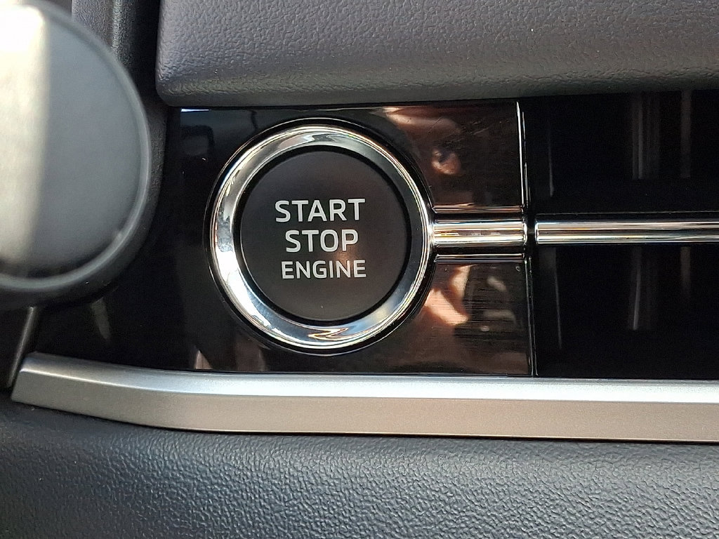Used 2025 Mitsubishi Outlander SE FWD image 30
