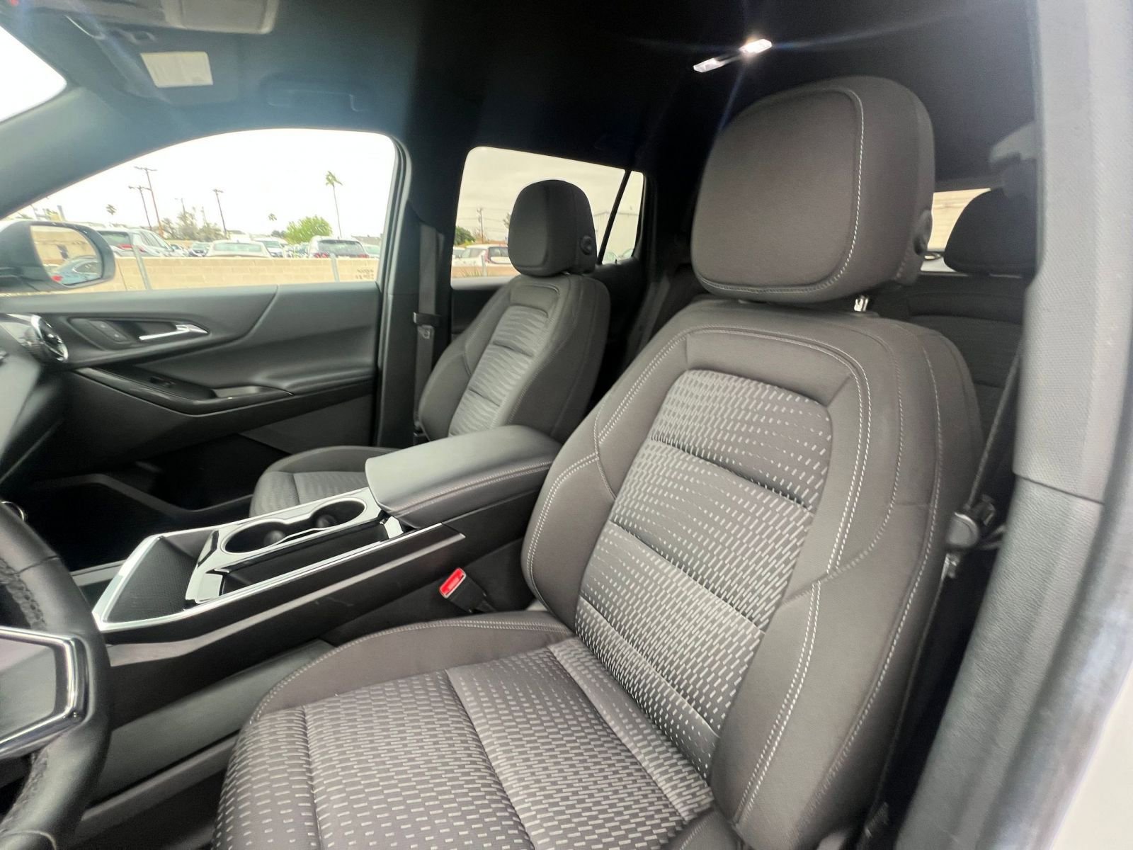 Used 2025 Chevrolet Equinox LT image 36