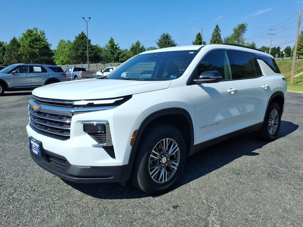 Used 2025 Chevrolet Traverse LT FWD image 8