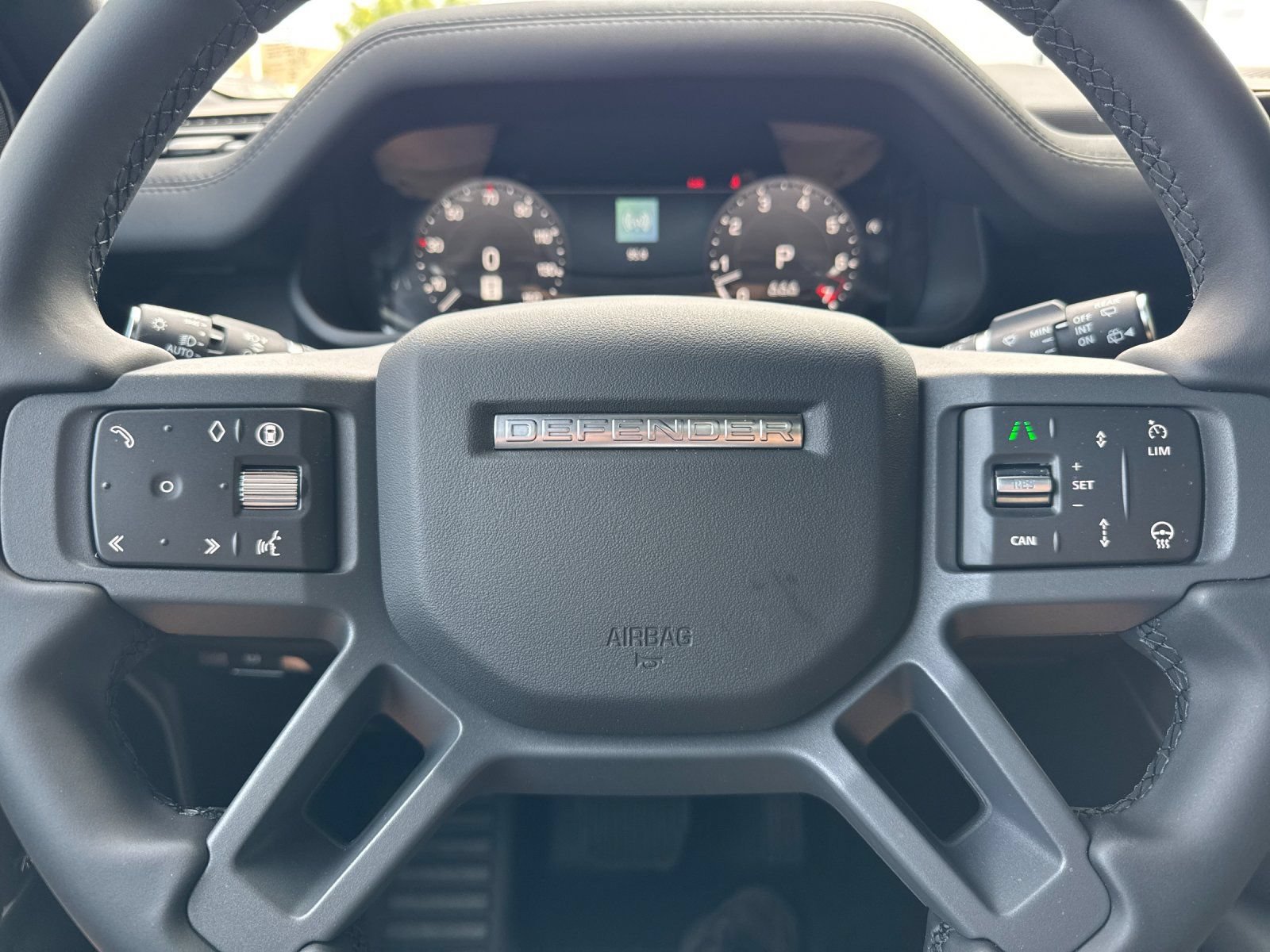 New 2026 Land Rover Defender 110 X-Dynamic SE AWD/4WD image 24