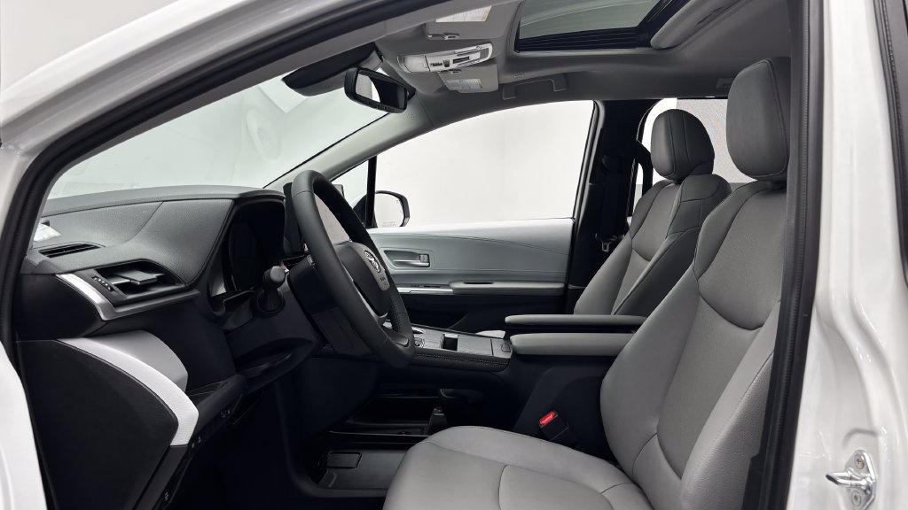 Certified 2026 Toyota Sienna XLE FWD image 11