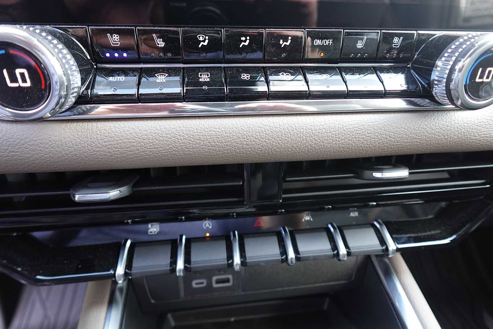 New 2026 GMC Canyon Denali w/ LPO, Denali Black Edition image 22