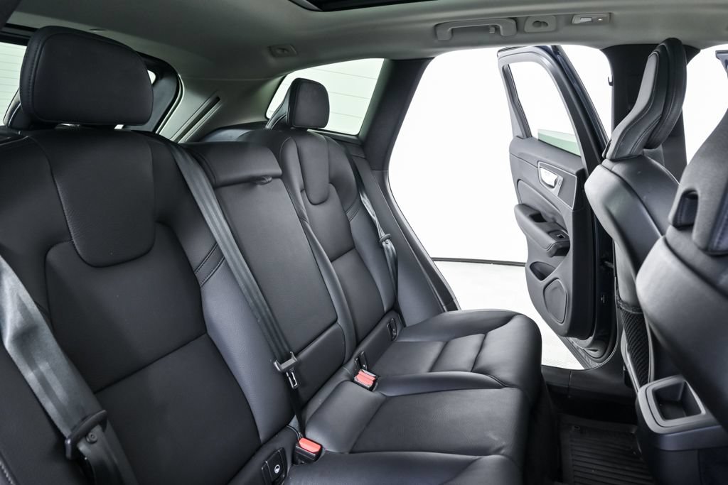 Certified 2023 Volvo XC60 B5 Plus w/ Protection Package AWD/4WD image 22