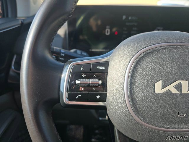 Used 2025 Kia Carnival image 22