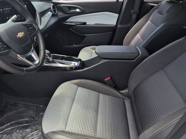 Used 2025 Chevrolet Trax LT w/ LT Convenience Package FWD image 24