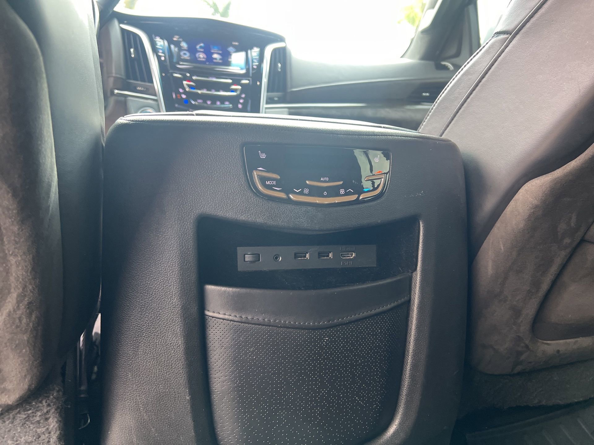 Used 2018 Cadillac Escalade ESV Platinum image 17