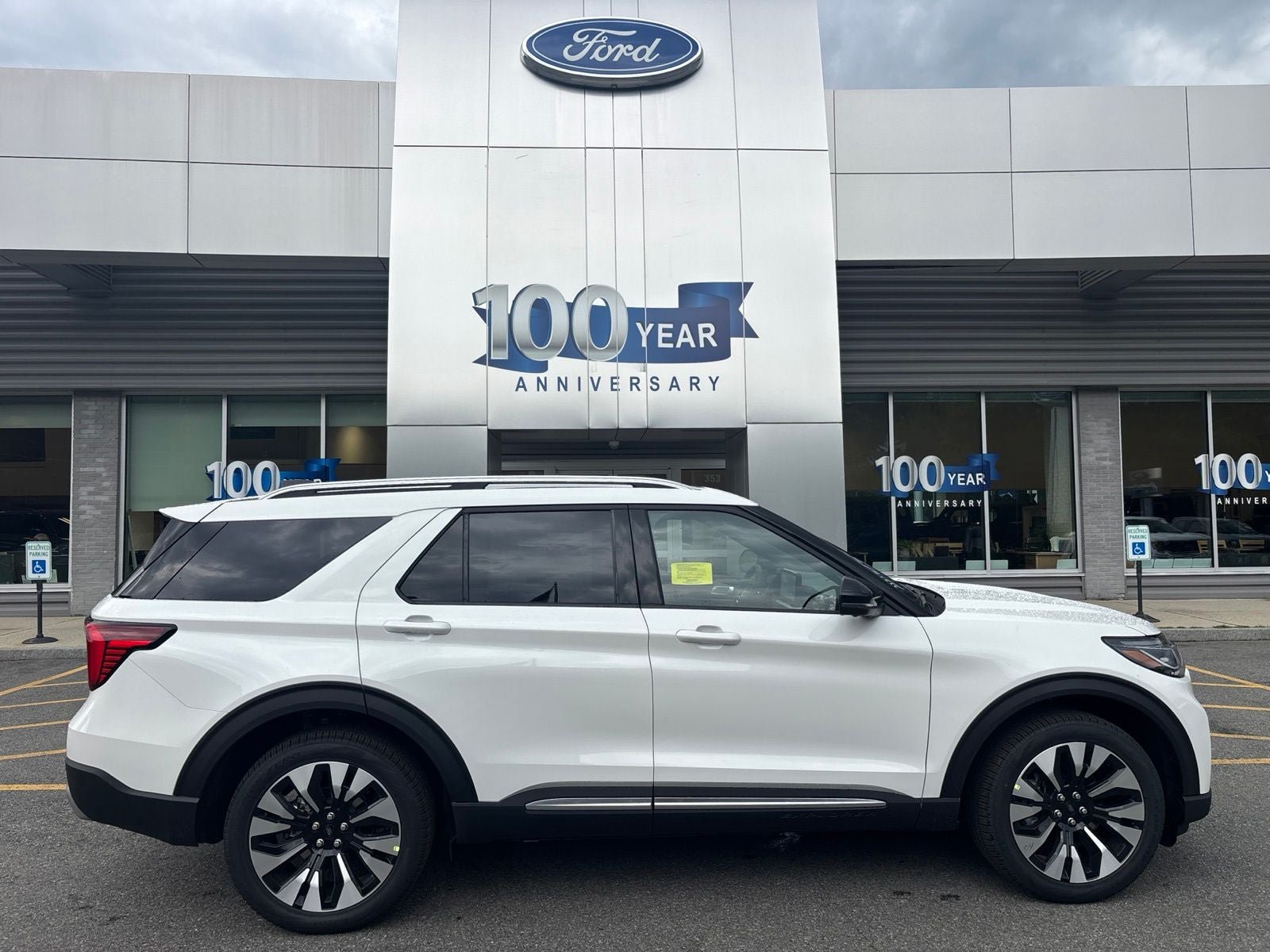 New 2026 Ford Explorer Platinum w/ LUX Leather Package AWD/4WD image 2