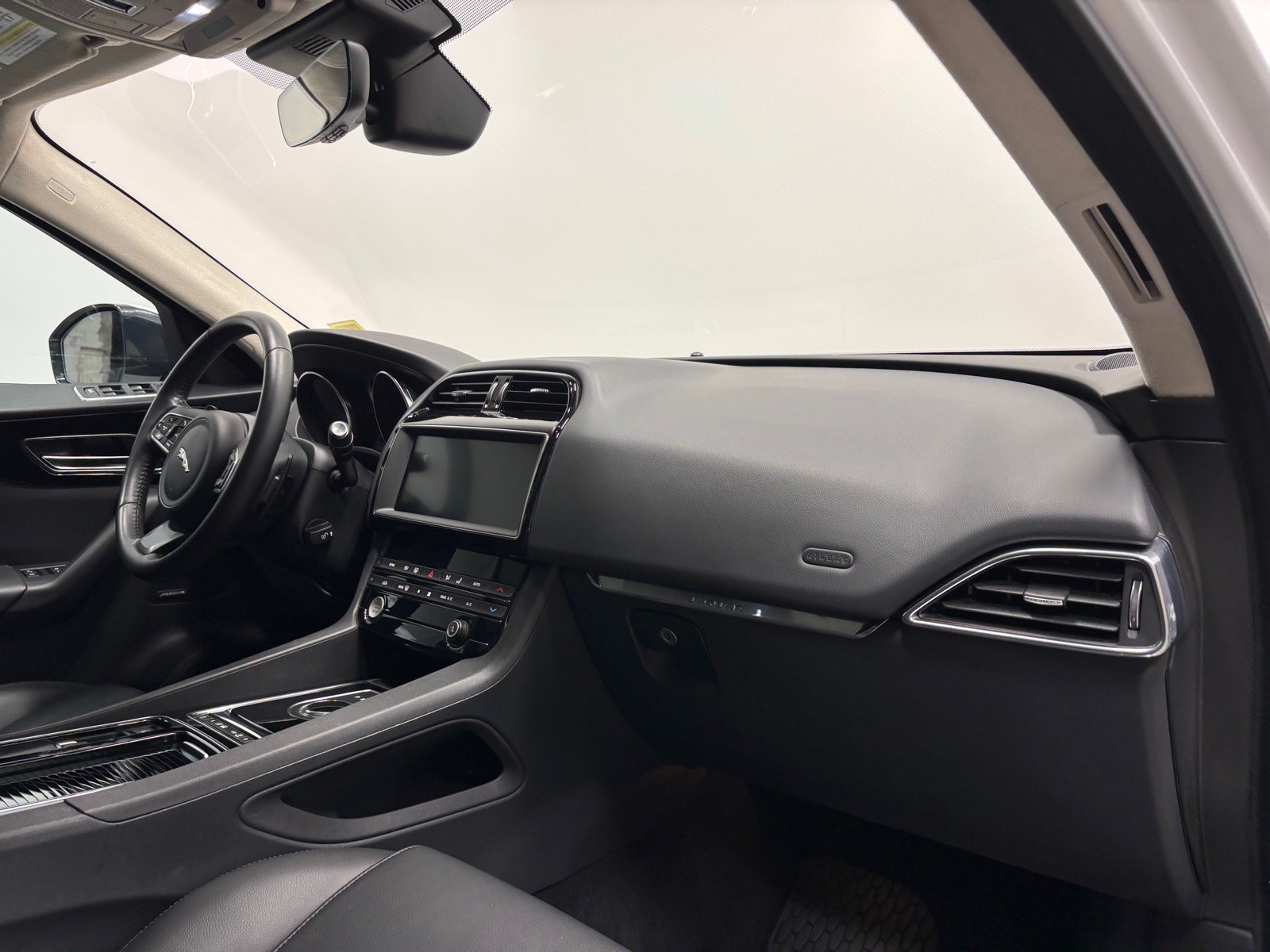 Used 2020 Jaguar F-PACE Premium AWD/4WD image 27