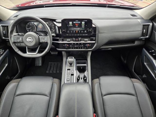 Certified 2024 Nissan Pathfinder SL w/ Black Appearance Package image 18