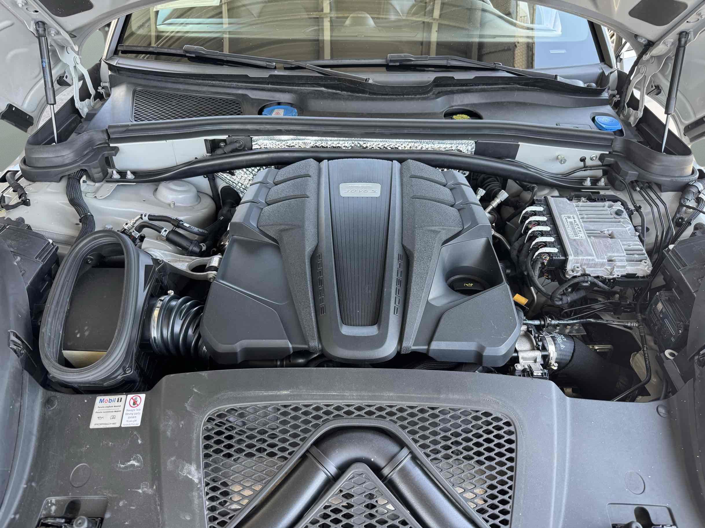 Used 2020 Porsche Macan S AWD/4WD image 19