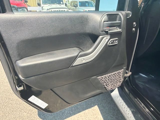 Used 2018 Jeep Wrangler Unlimited Sahara AWD/4WD image 17