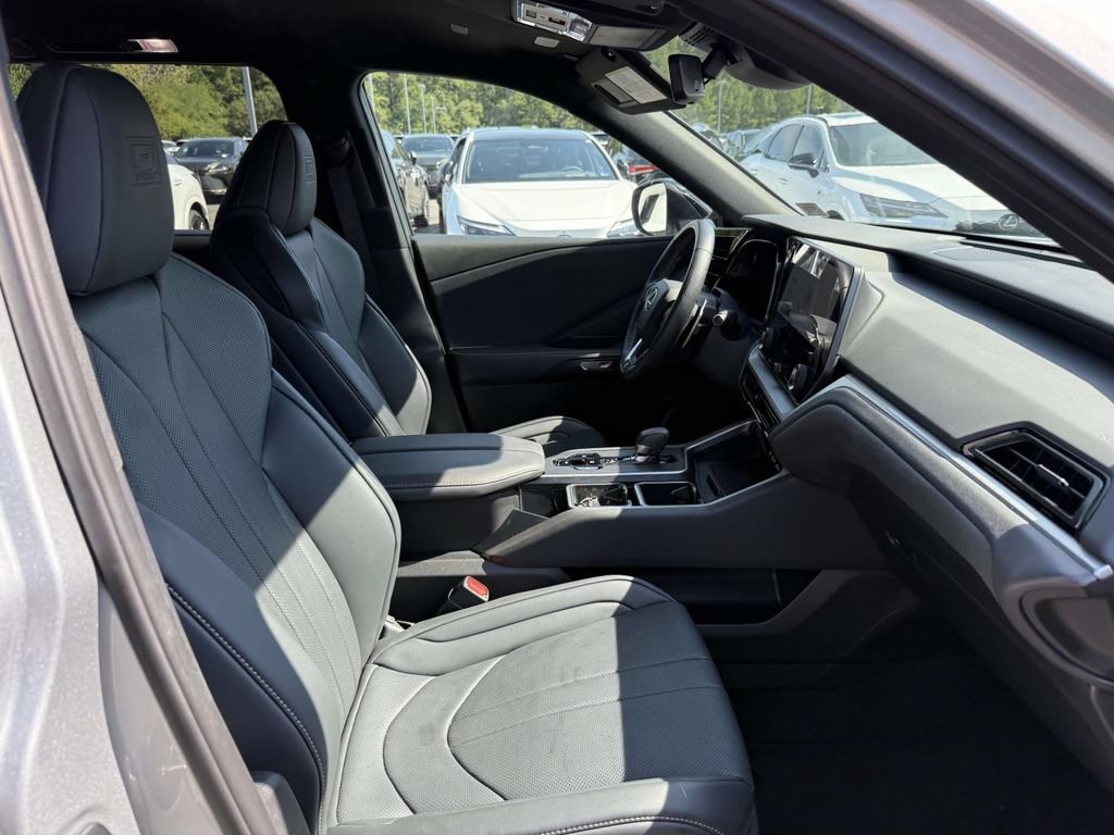 Used 2025 Lexus TX 500h AWD w/ Technology Package image 14