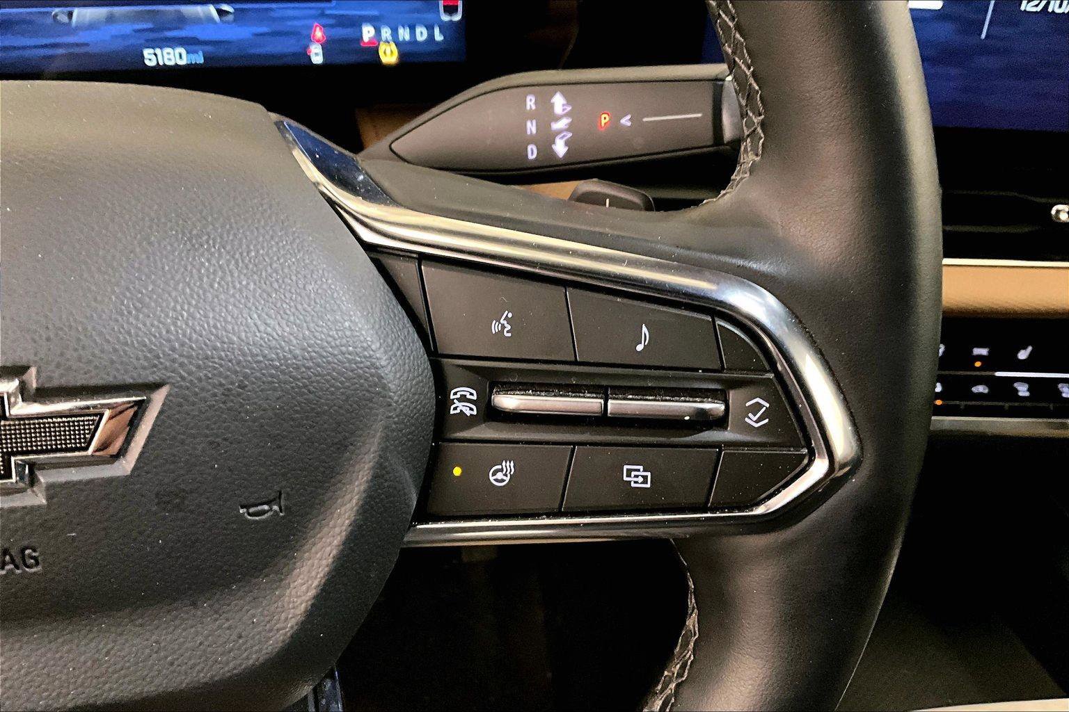 Used 2025 Chevrolet Equinox ACTIV w/ Safety and Technology Package image 18