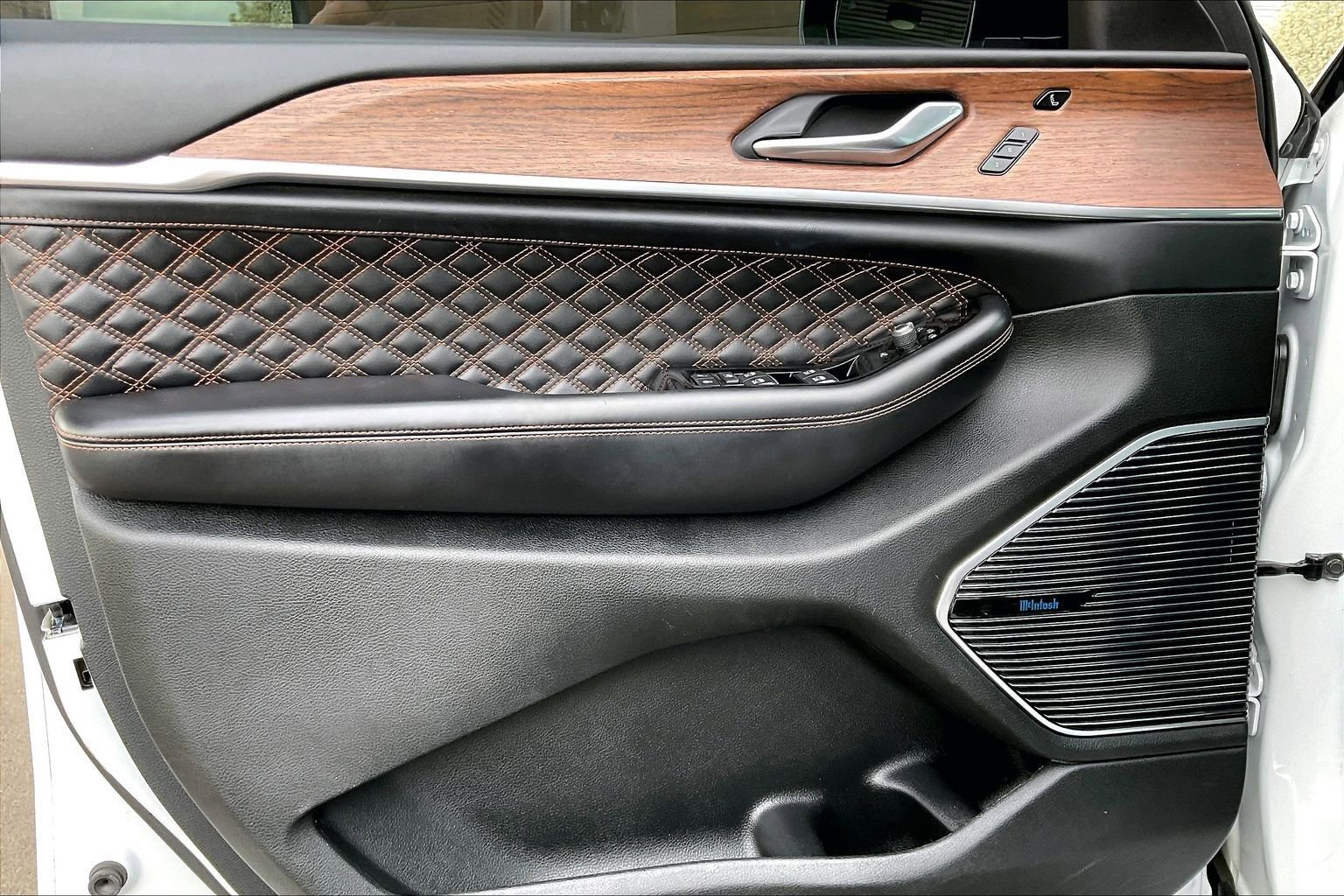 Used 2021 Jeep Grand Cherokee L Summit w/ Advanced Protech Group IV image 15