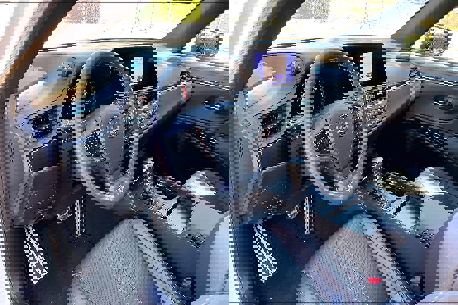 Used 2023 Lexus ES 350 F Sport w/ Accessory Package (Z2) image 18