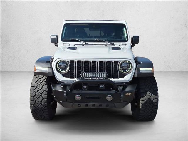 Used 2024 Jeep Gladiator Rubicon w/ Convenience Group AWD/4WD image 2