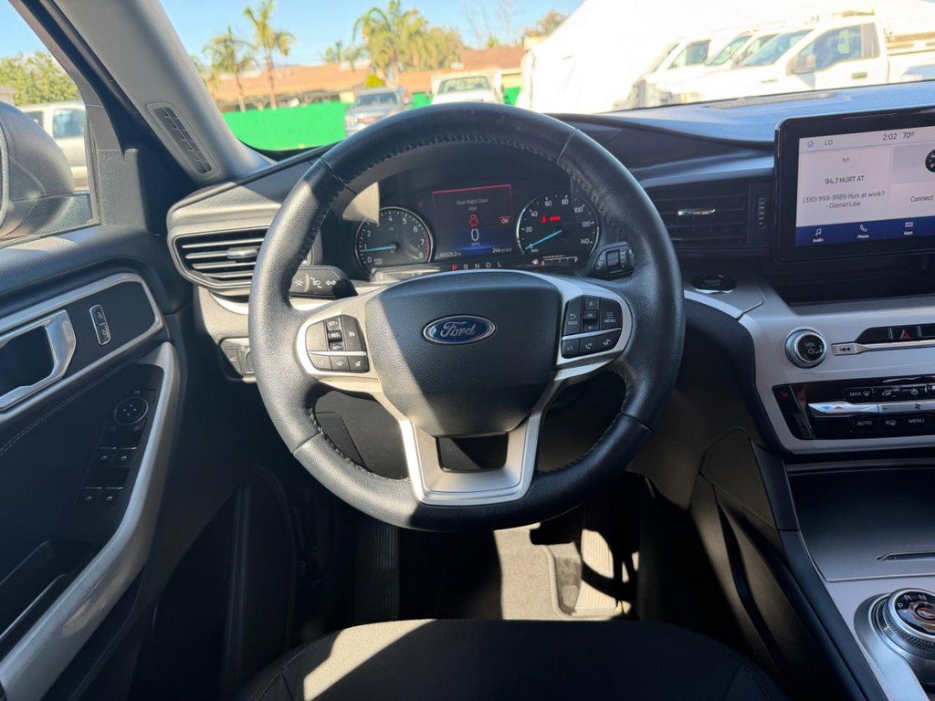 Used 2022 Ford Explorer XLT image 27