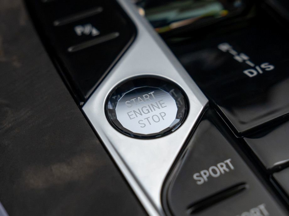 Certified 2025 BMW X7 M60i w/ Executive Package image 24