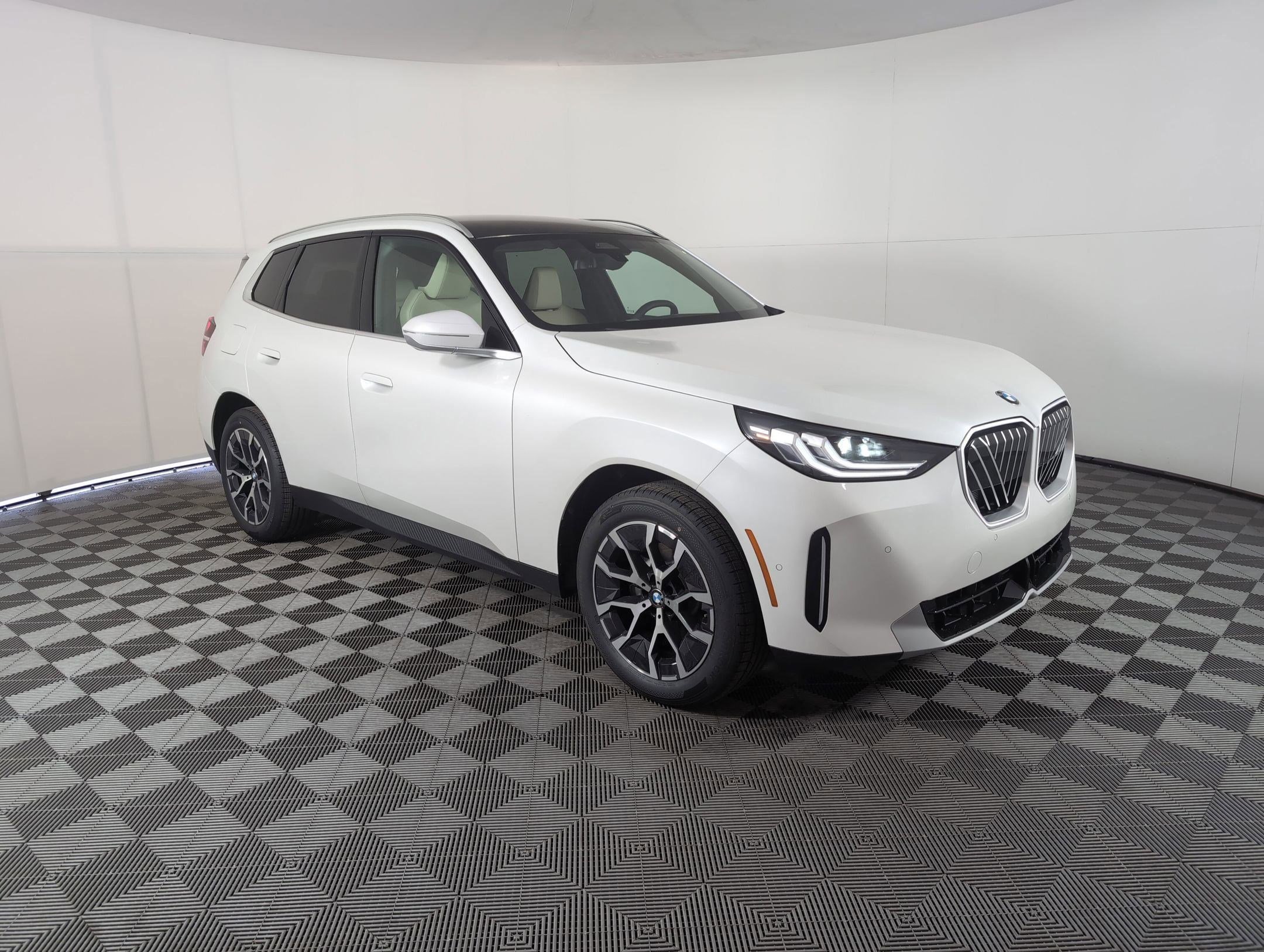 Used 2025 BMW X3 xDrive30i w/ Convenience Package image 6