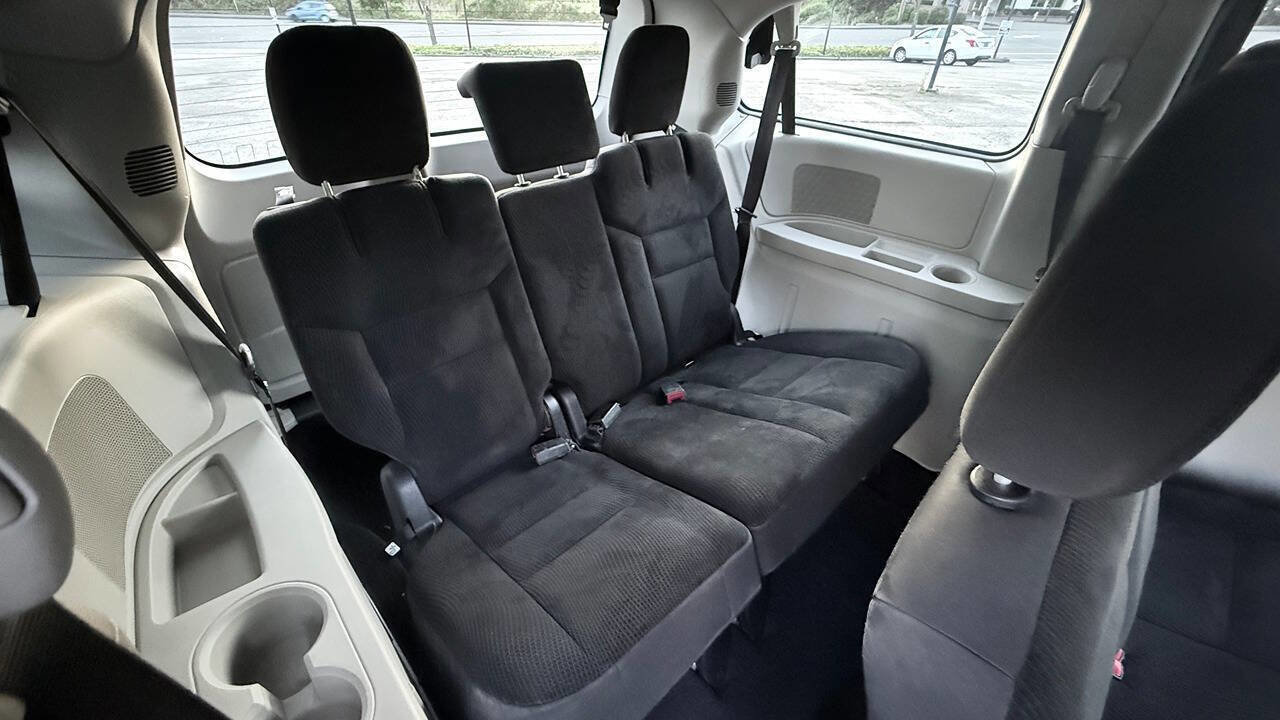 Used 2019 Dodge Grand Caravan SE FWD image 30