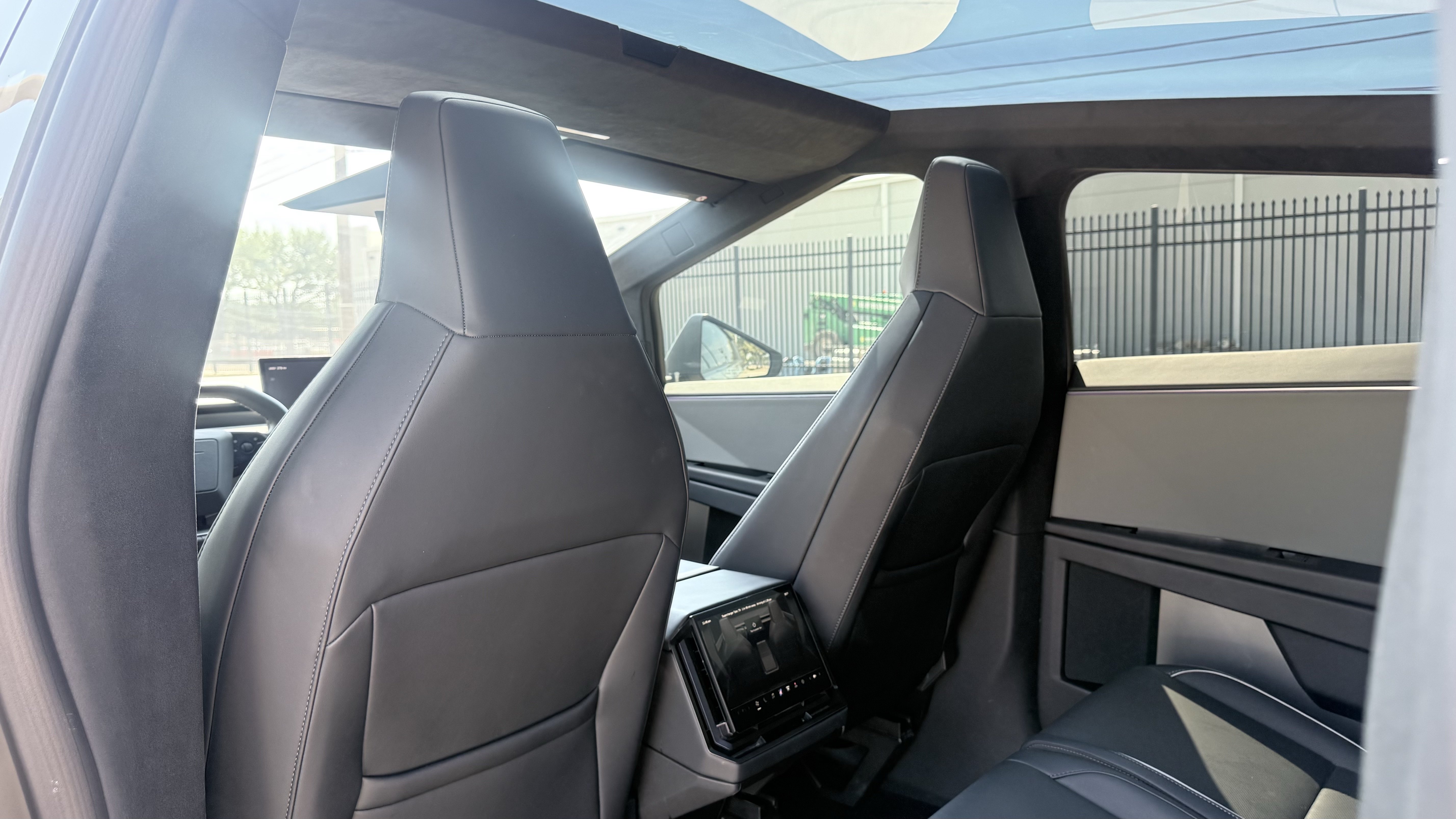 Used 2025 Tesla Cybertruck AWD Crew Cab image 37