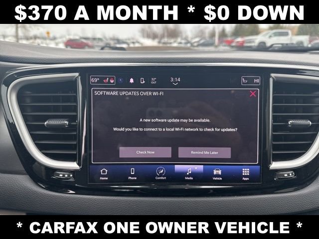 Used 2023 Chrysler Pacifica Touring-L FWD image 32