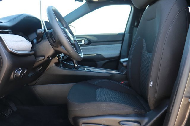 Used 2023 Jeep Compass Sport image 10
