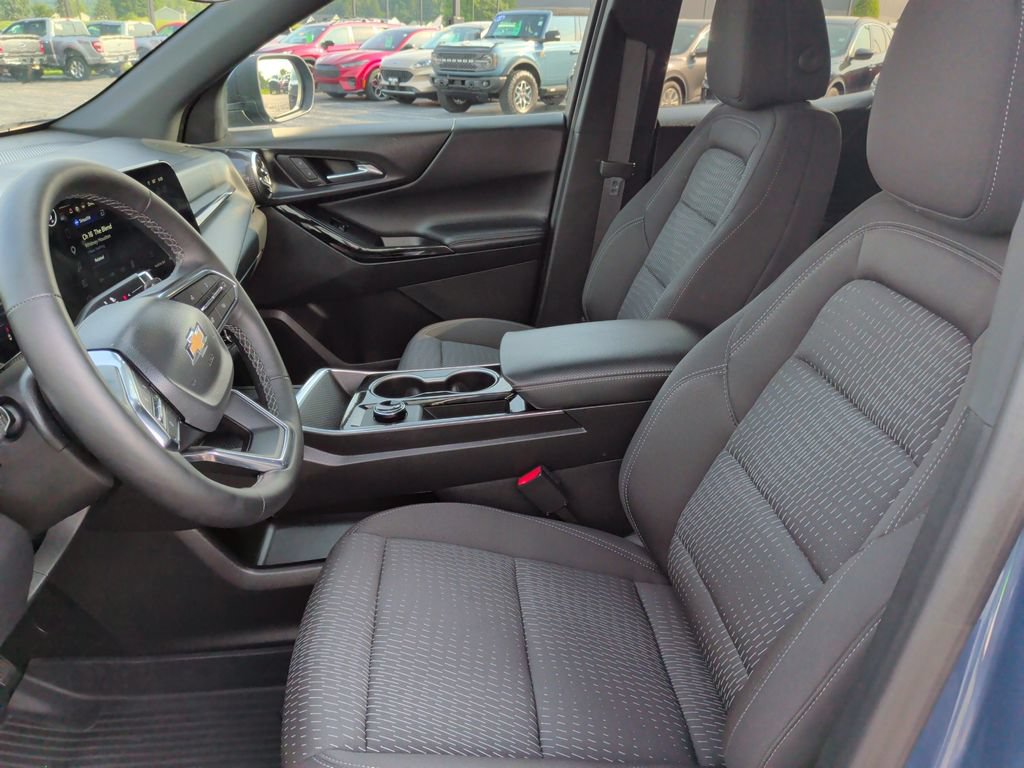 Used 2026 Chevrolet Equinox LT w/ LPO, Floor Liner Package FWD image 4