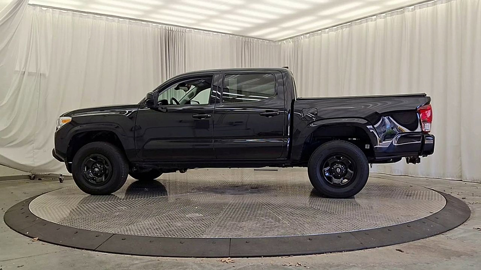 Certified 2022 Toyota Tacoma SR AWD/4WD image 2