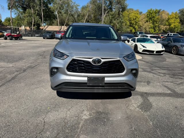 Used 2020 Toyota Highlander LE AWD/4WD image 8