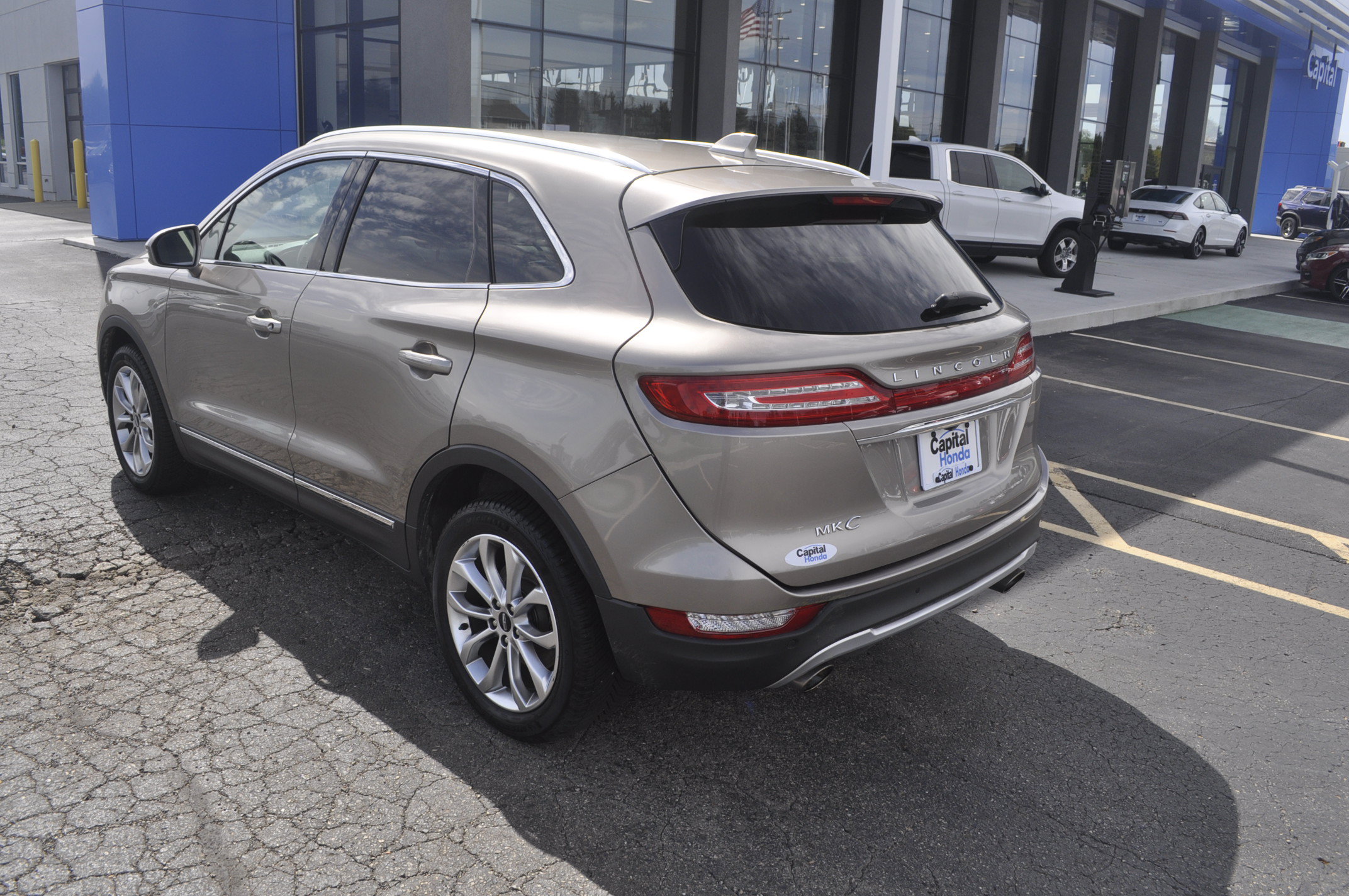 Used 2019 Lincoln MKC Select w/ Select Plus Package AWD/4WD image 5