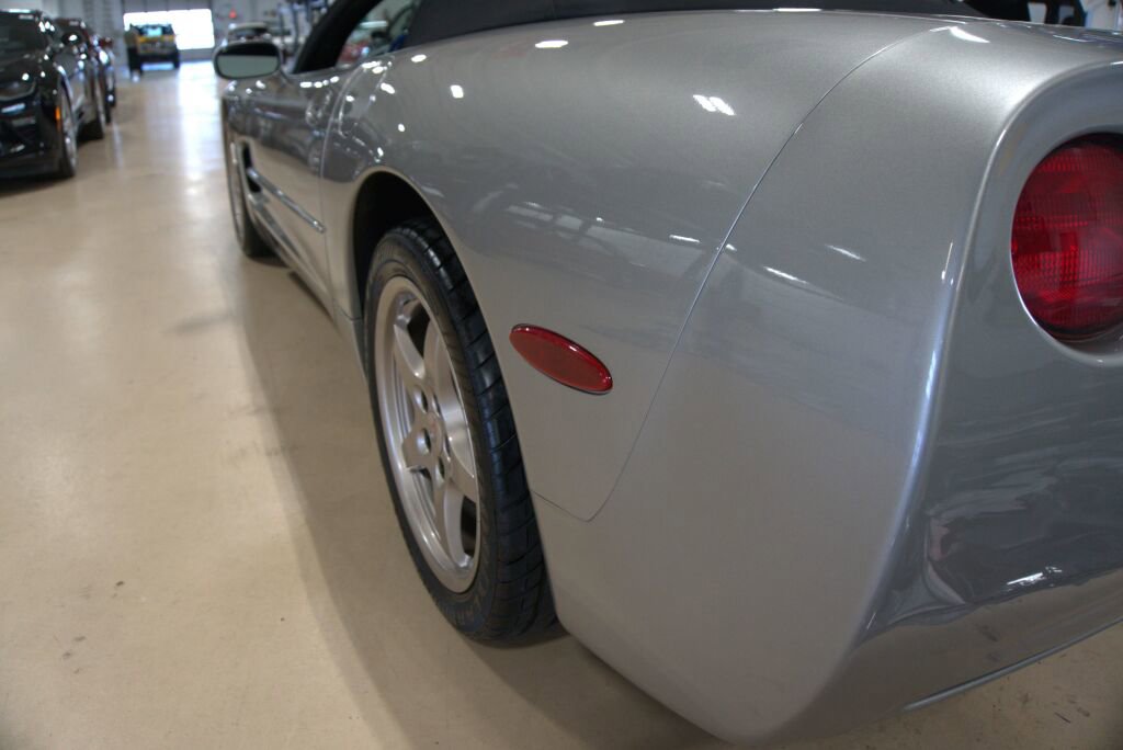 Used 2001 Chevrolet Corvette Convertible w/ Preferred Equipment Group2 image 18