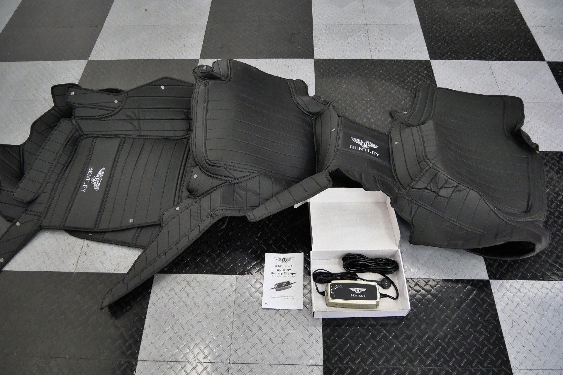 Used 2023 Bentley Bentayga AWD/4WD image 34