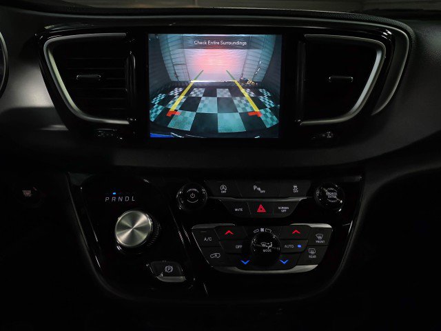 Used 2020 Chrysler Pacifica Touring w/ S Appearance Package image 29