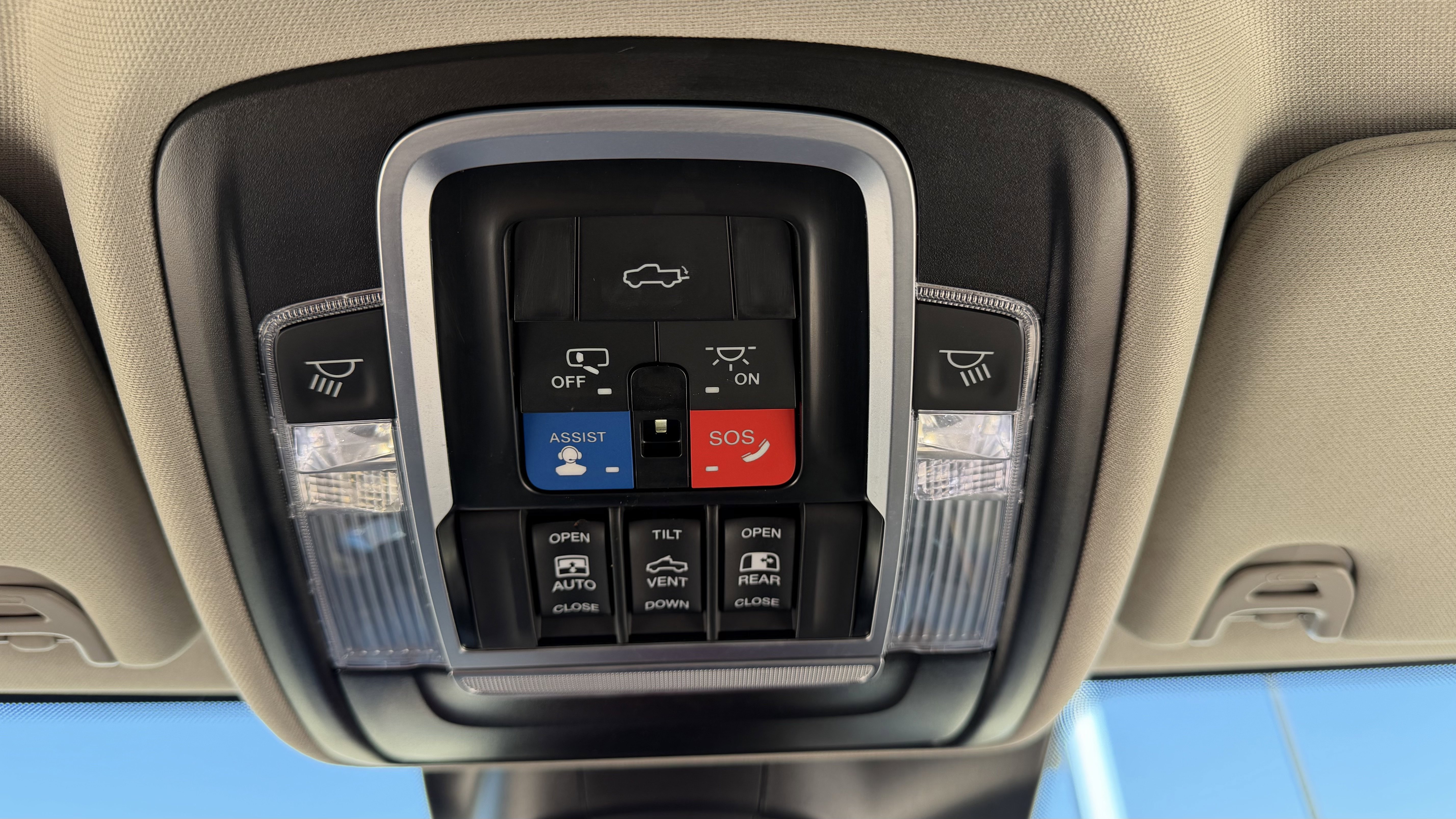 Used 2024 RAM 3500 Limited w/ Safety Group image 31