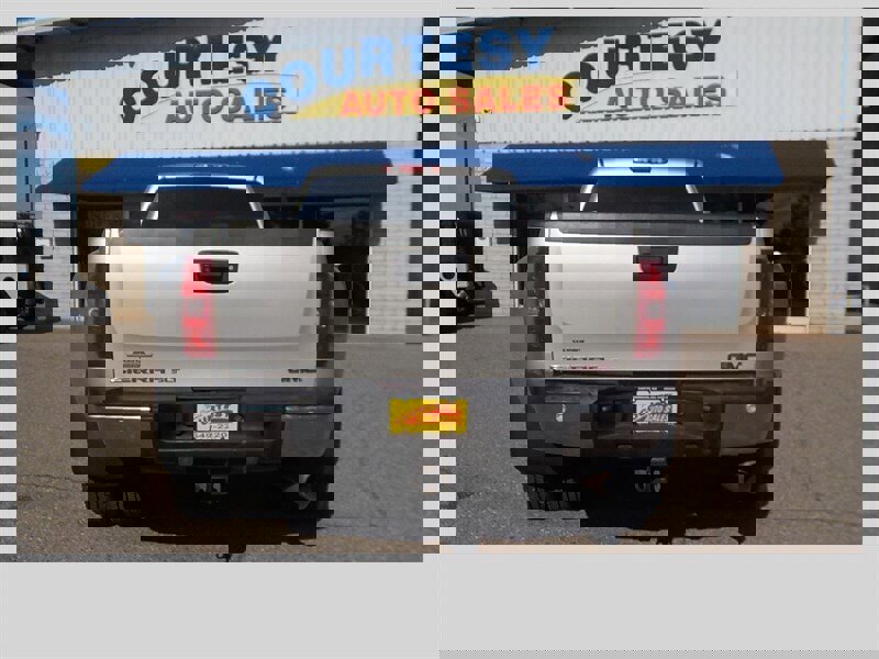 Used 2009 GMC Sierra 3500 SLT w/ SLT Convenience Package image 7