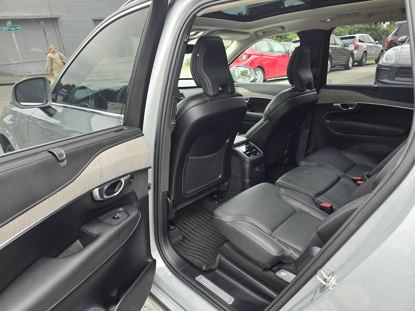 Certified 2024 Volvo XC90 T8 Ultimate w/ Protection Package Premier AWD/4WD image 15