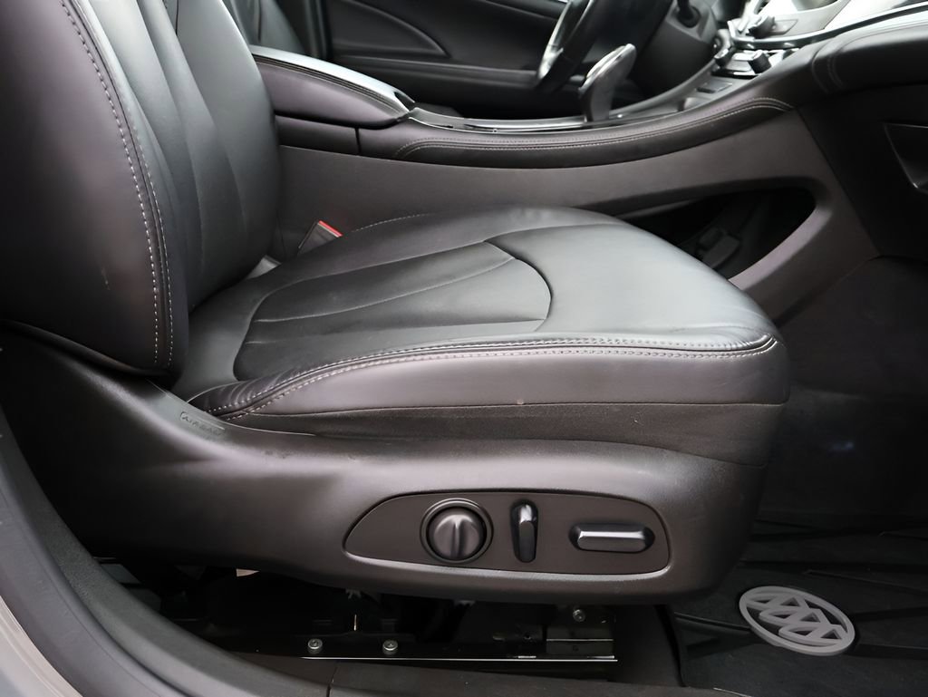 Used 2018 Buick LaCrosse Essence FWD image 11