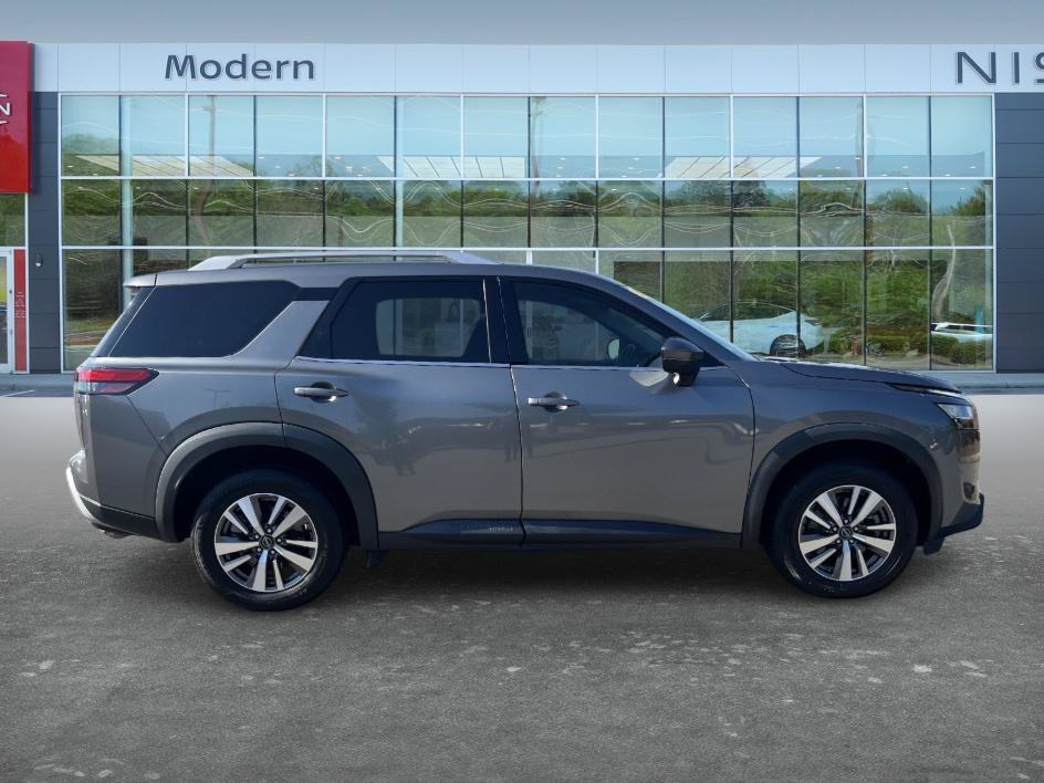 Used 2023 Nissan Pathfinder SL AWD/4WD image 4