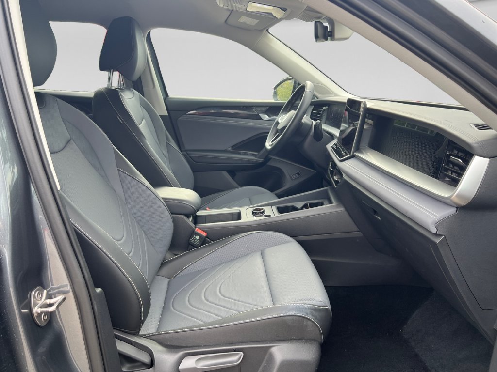 Used 2026 Volkswagen Tiguan SE FWD image 16