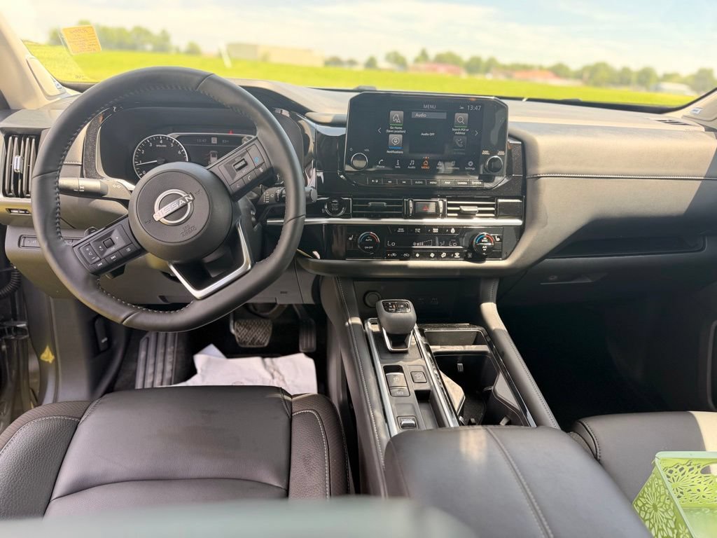 Certified 2025 Nissan Pathfinder SL w/ SL Premium Package FWD image 12
