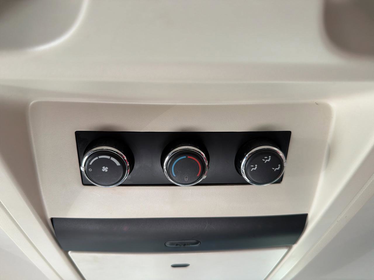Used 2008 Dodge Grand Caravan SXT w/ Entertainment Group 2 FWD image 19