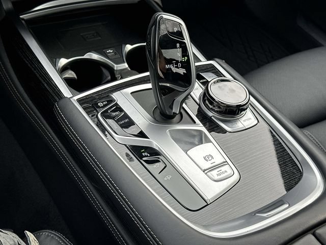 Used 2021 BMW 750i xDrive w/ Autobahn Package AWD/4WD image 39
